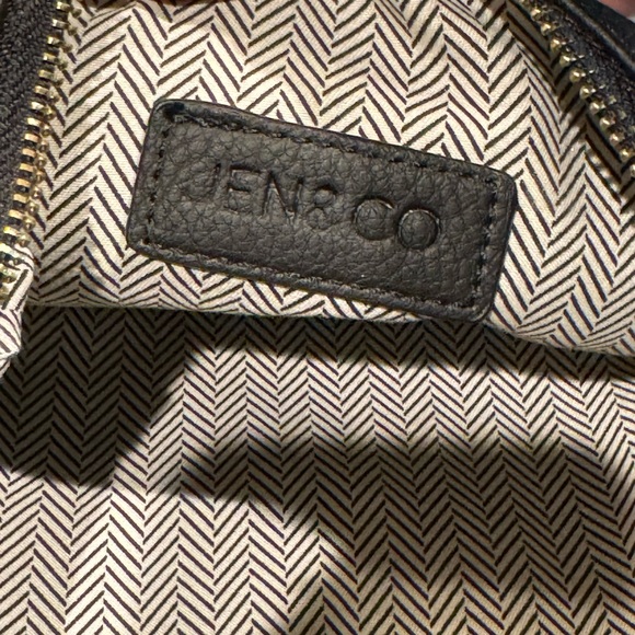 Jen & Co wristlet w/3 pockets. 2 D Rings, add own guitar strap for a crossbody. - Picture 3 of 9